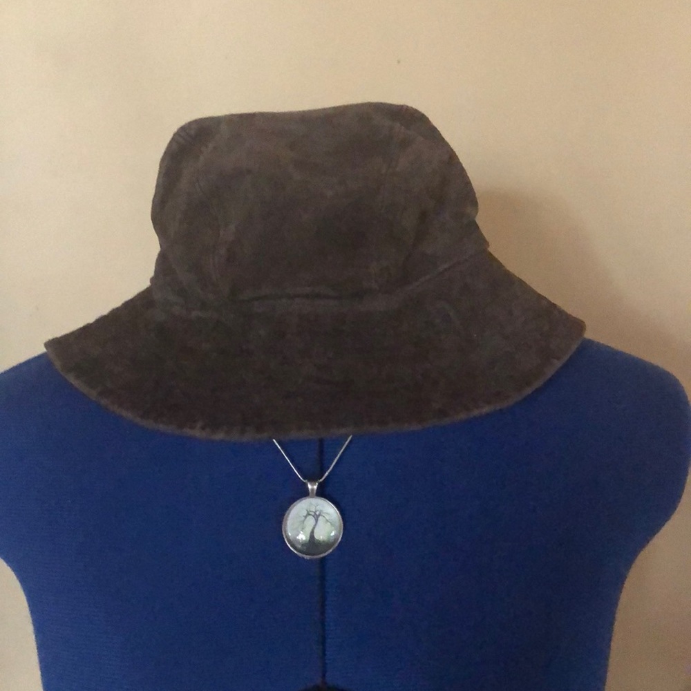 🍹NWOT Leather Bucket Hat